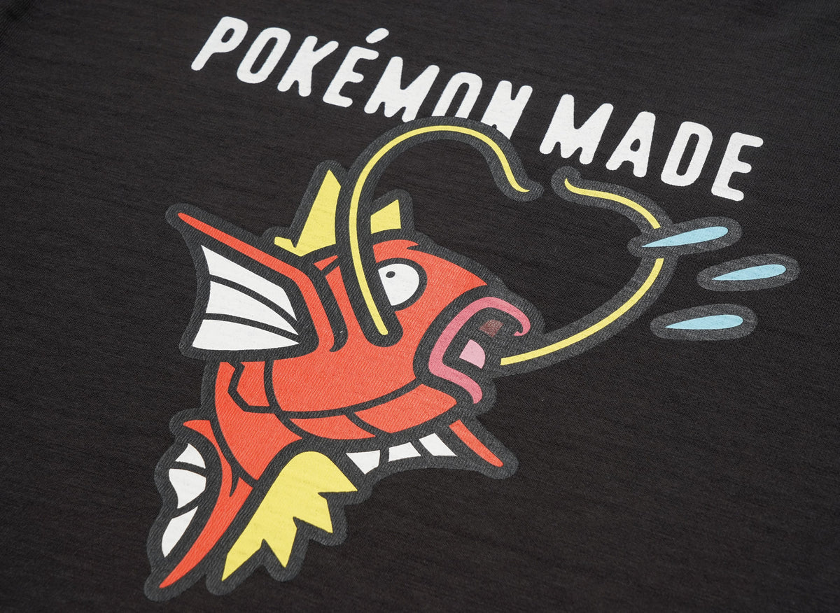 HUMAN MADE ヒューマンメイド 【本物保証】 Tシャツ ストリート系 ユニセックス ヒューマンメイド x ポケモンメイド グラフィックTシャツ #3 (コイキング) "ブラック"