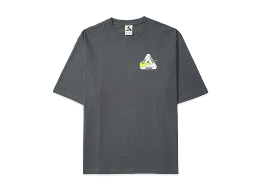 PALACE パレス 【本物保証】 Tシャツ ストリート系 ユニセックス パレス x ナイキ トライ スウッシュ Tシャツ "チャコール"