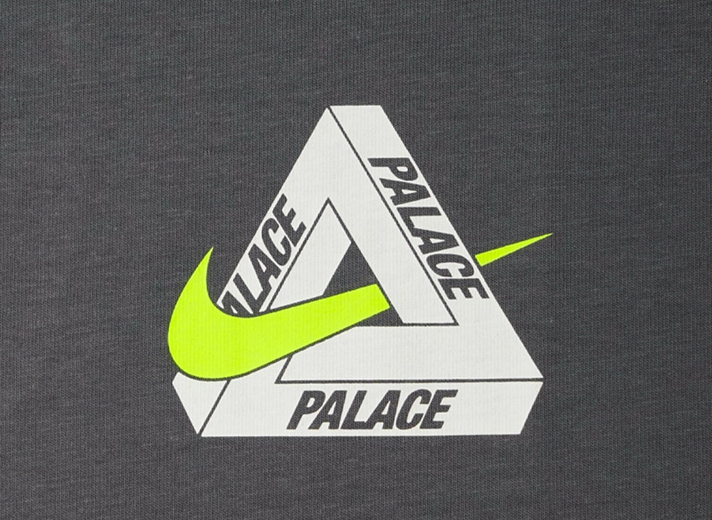 PALACE パレス 【本物保証】 Tシャツ ストリート系 ユニセックス パレス x ナイキ トライ スウッシュ Tシャツ "チャコール"