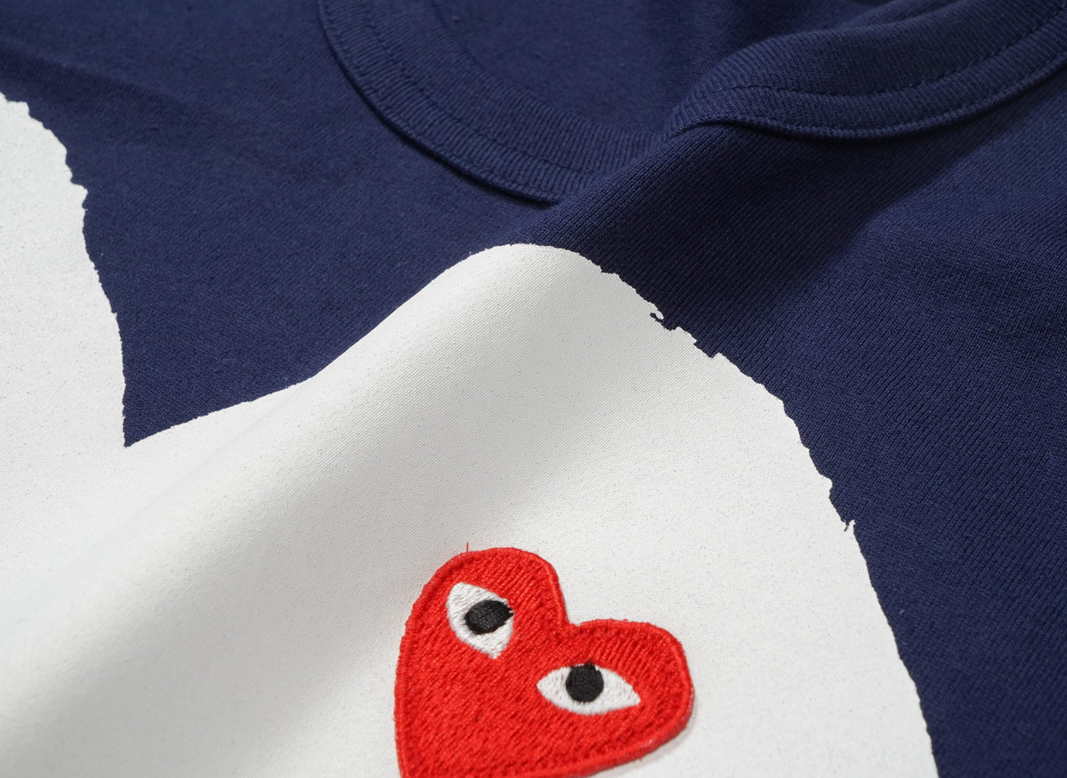 PLAY COMME des GARCONS プレイ コムデギャルソン 【本物保証】 Tシャツ ストリート系 ユニセックス プレイコムデギャルソン AX-T184-051 "ネイビー"