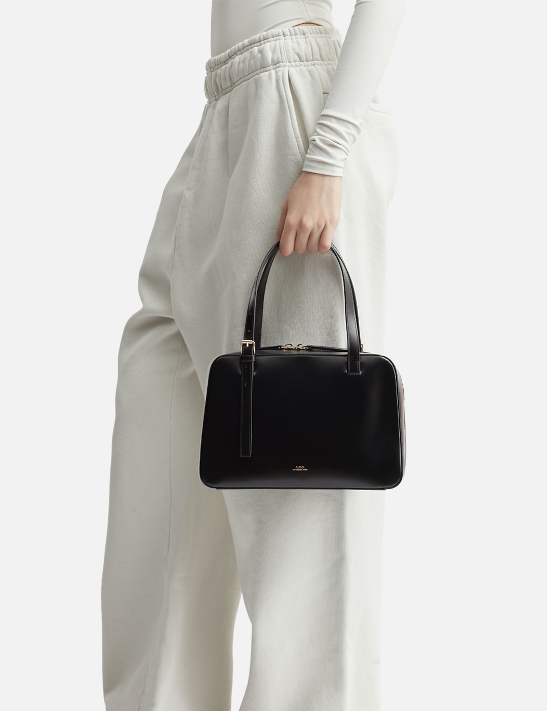 Apc アーペーセー 【本物保証】 バッグ ストリート系 レディース Virginie Box Bag