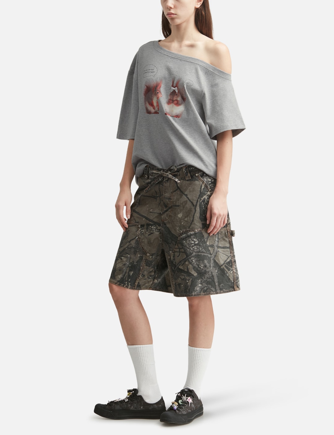 Markgong マークゴン 【本物保証】 Tシャツ ストリート系 レディース Gray Squirrel Printed One-Shoulder Short Sleeve T-Shirt