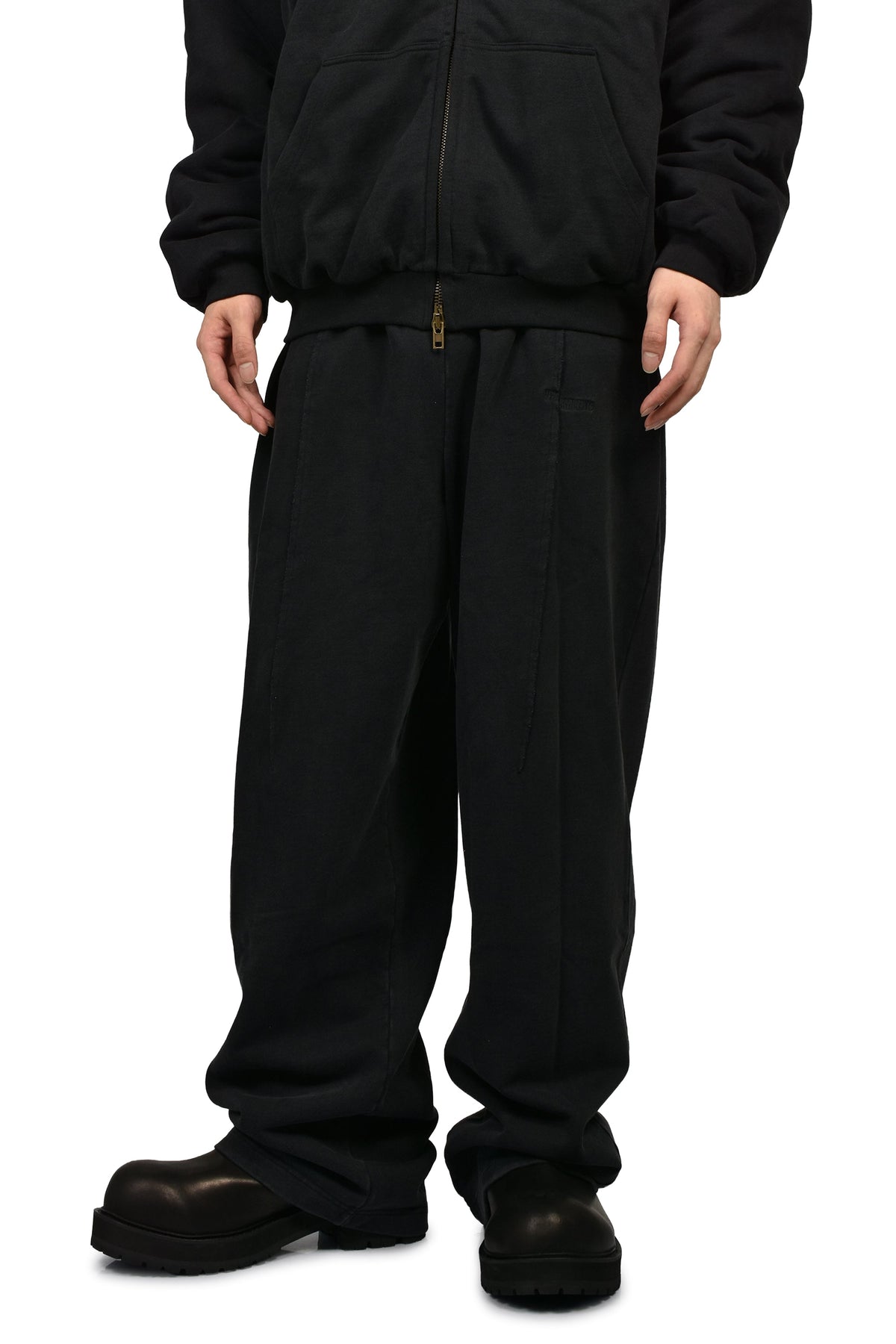 VETEMENTS ヴェトモン 【本物保証】 スウェットパンツ ストリート系 メンズ CUT SWEATPANTS / BLK