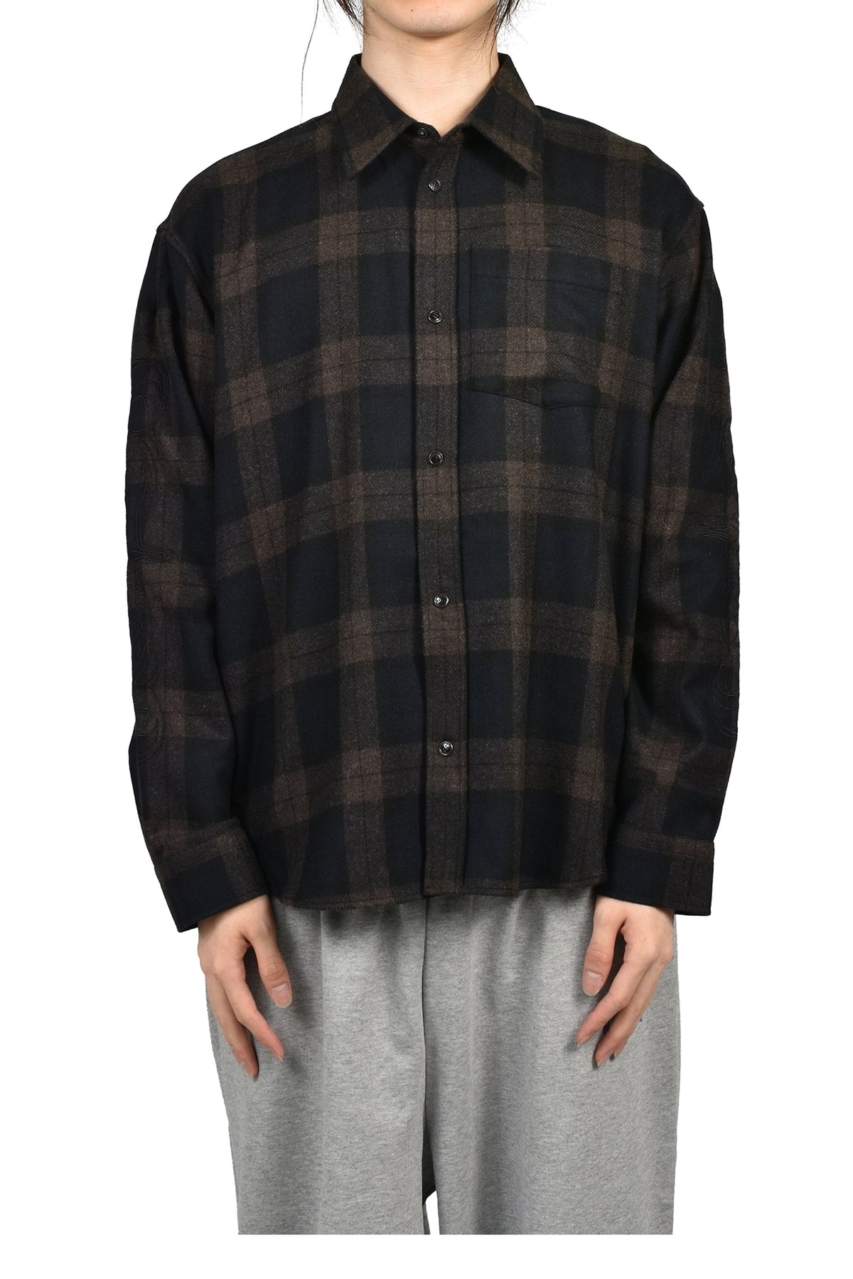 VETEMENTS ヴェトモン 【本物保証】 シャツ ストリート系 メンズ EMBROIDERED METAL LOGO FLANNEL SHIRT / BLK