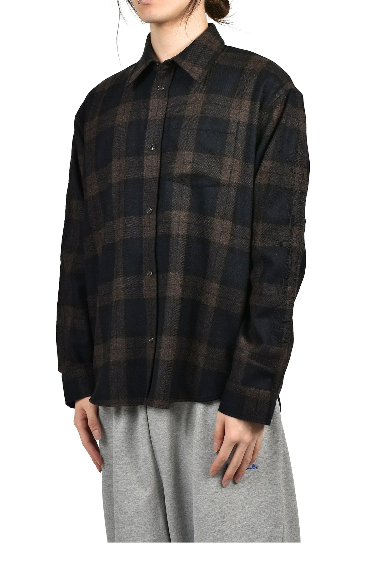 VETEMENTS ヴェトモン 【本物保証】 シャツ ストリート系 メンズ EMBROIDERED METAL LOGO FLANNEL SHIRT / BLK