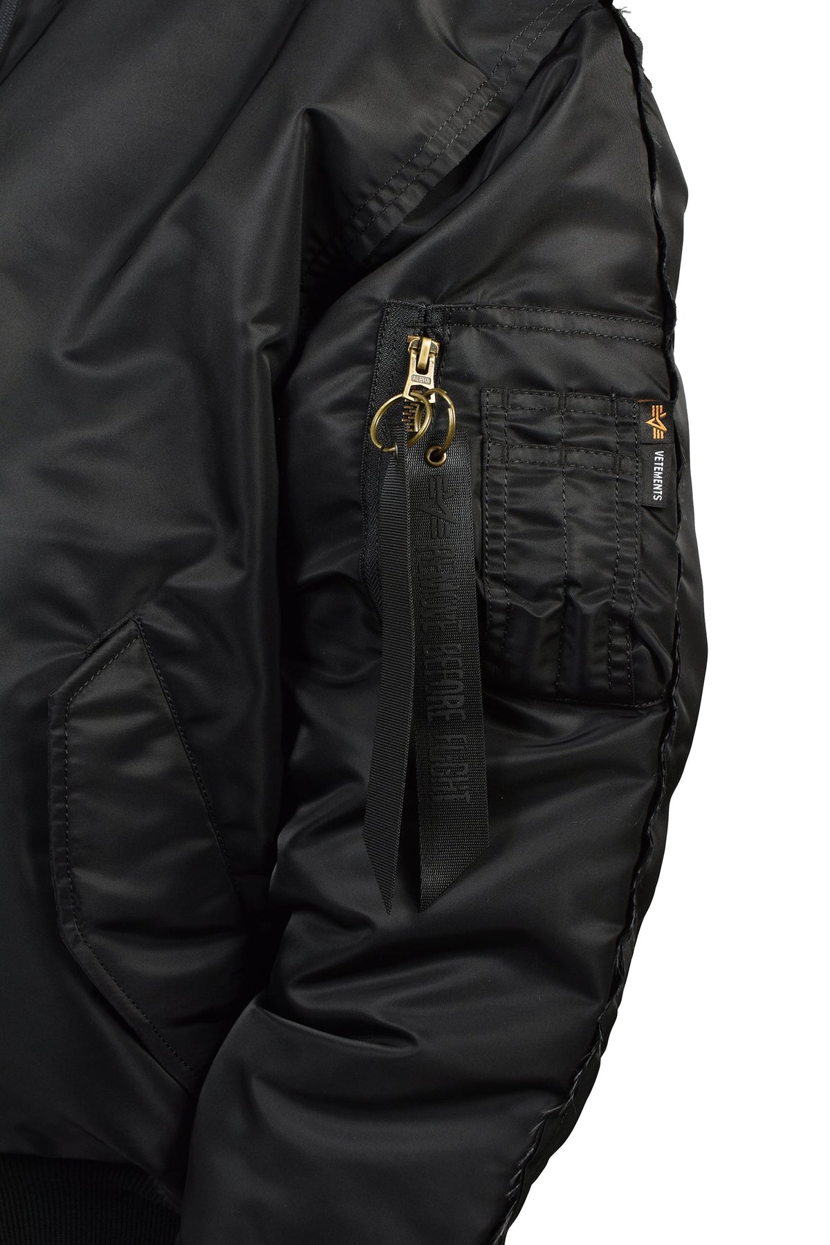 VETEMENTS ヴェトモン 【本物保証】 ジャケット ストリート系 メンズ RECONSTRUCTED BOMBER JACKET / BLK