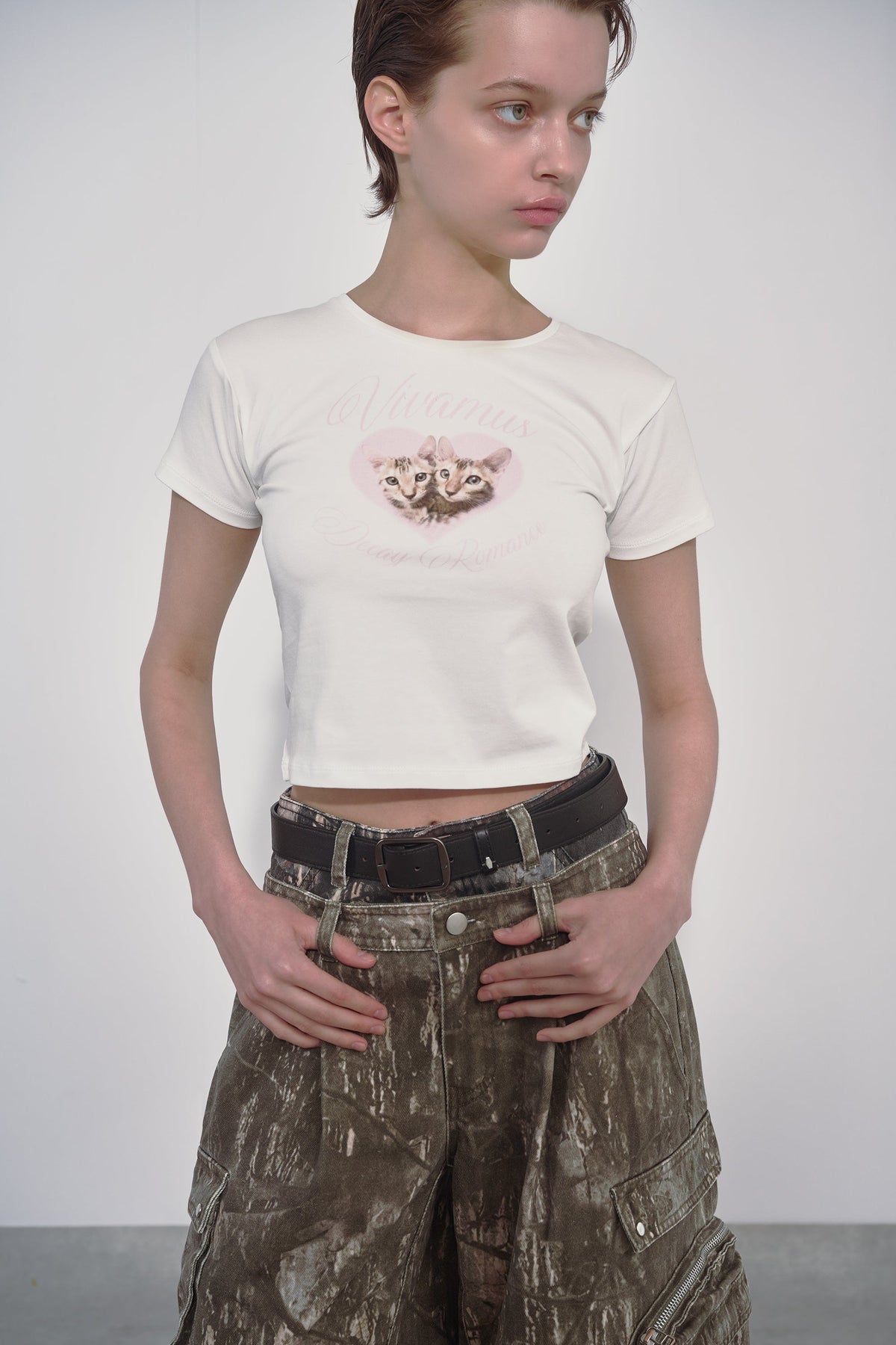 VIVAMUS 【本物保証】 Tシャツ ストリート系 レディース CATS MINI T-SHIRT / WHT