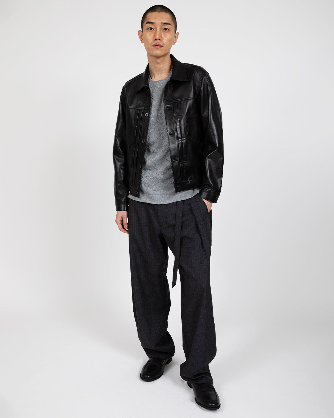VUJA DE 【本物保証】 ベルト ストリート系 メンズ REN PINSTRIPE BELTED TUCK TROUSERS IN WOOL